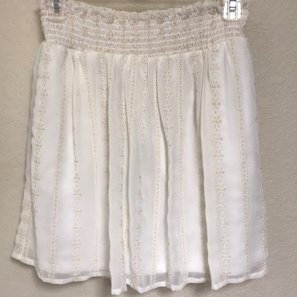 Xhilaration Super cute and dainty skirt.